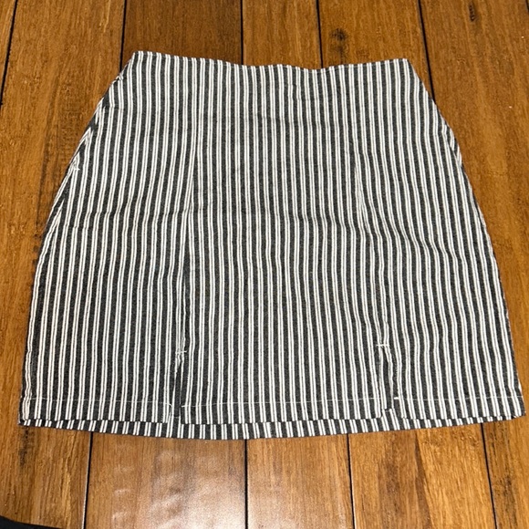 Hollister Grey and White Striped High Waitsed Skirt - Picture 1 of 11